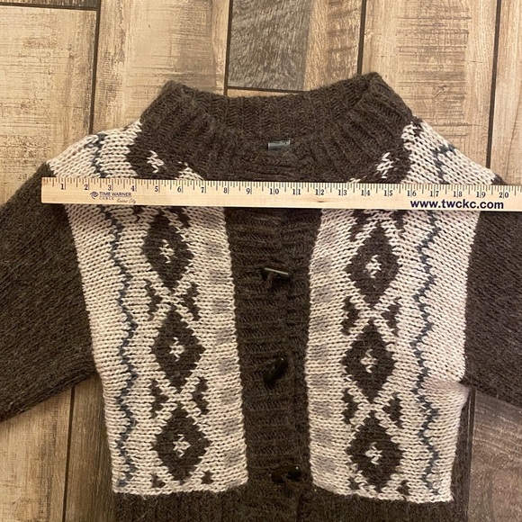 Elsamahda Brown and White Knit Cardigan with Button Closure - Picture 8 of 10